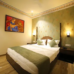 Hotel Sahibs Royal - 500m From Taj Mahal